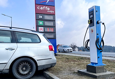 交流電動(dòng)汽車充電器(22kW)在波蘭
